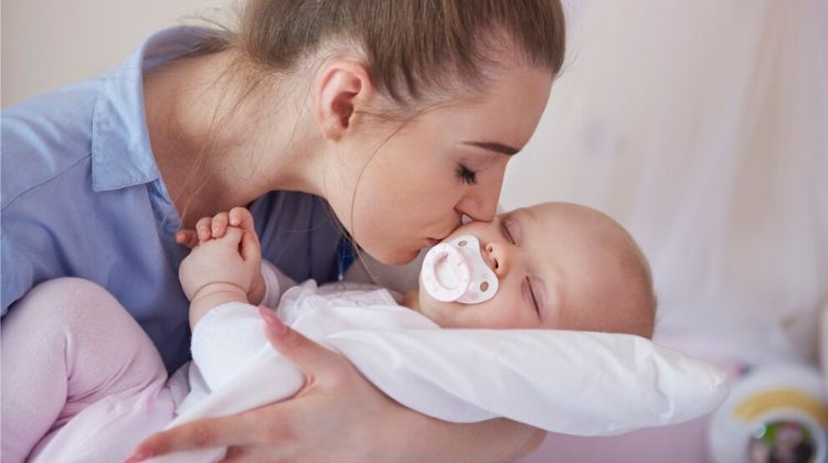 Newborn Care: Feeding and Soothing in the First 30 Days